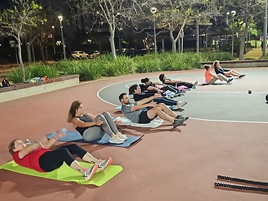 אימון קבוצתי בחוץ בספורטק נווה זמר, רעננה